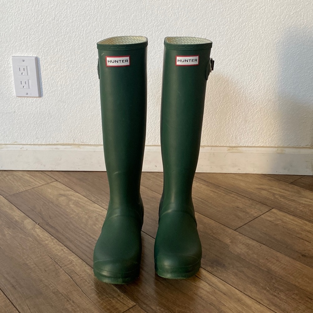 Hunter Green Hunter Rain Boots size 8.
